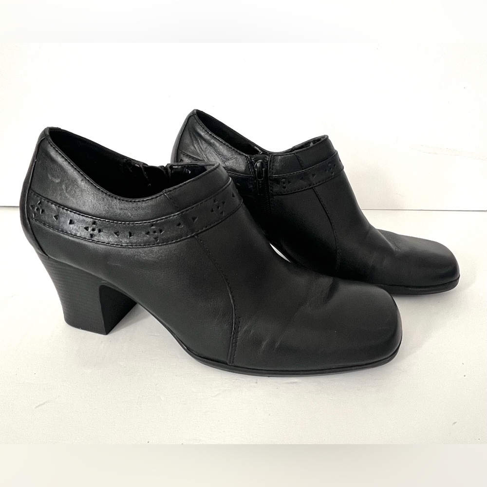 Vintage Clarks Black Leather Ankle Bootie Shoe Zipper Side Block Heel Size 9M